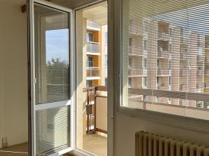 Pronájem bytu 2+kk, Brno - Bohunice, Uzbecká, 4488 m2