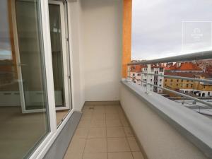 Pronájem bytu 1+kk, Praha - Vršovice, Novgorodská, 30 m2