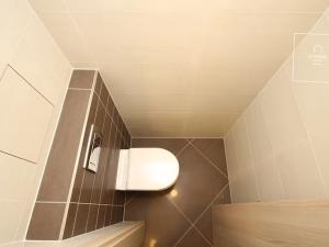 Pronájem bytu 1+kk, Praha - Vršovice, Novgorodská, 30 m2