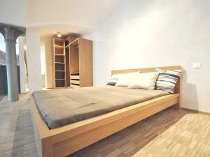 Pronájem bytu 2+kk, Praha - Karlín, Šaldova, 73 m2