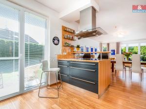 Prodej rodinného domu, Praha - Pitkovice, Kozáková, 326 m2