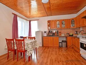 Prodej chalupy, Vracovice, 200 m2