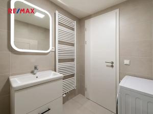 Pronájem bytu 1+kk, Praha - Holešovice, V háji, 36 m2