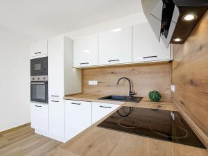 Pronájem bytu 2+kk, Hluboká nad Vltavou, Nerudova, 47 m2