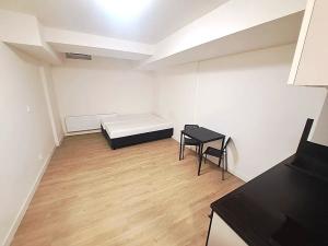 Pronájem bytu 1+kk, Praha - Radotín, Vrážská, 27 m2