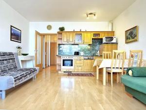 Pronájem bytu 1+kk, Praha - Kunratice, Za valem, 38 m2