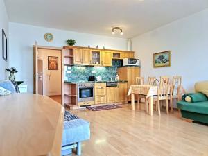 Pronájem bytu 1+kk, Praha - Kunratice, Za valem, 38 m2