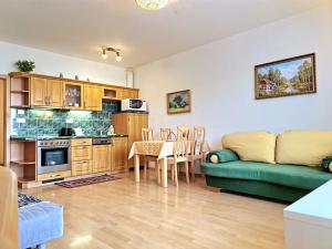 Pronájem bytu 1+kk, Praha - Kunratice, Za valem, 38 m2