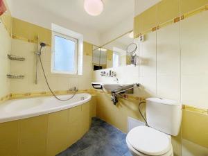 Prodej bytu 3+kk, Praha - Prosek, Letňanská, 77 m2