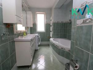Pronájem bytu 4+1, Karlovy Vary, Zbrojnická, 108 m2