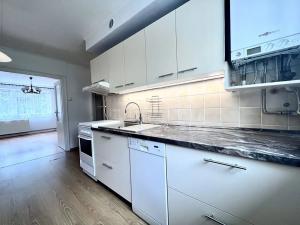 Pronájem bytu 2+1, Karlovy Vary, Poštovní, 63 m2