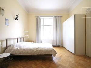 Pronájem bytu 3+1, Praha - Staré Město, Valentinská, 120 m2