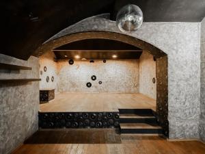 Pronájem obchodního prostoru, Praha - Bubeneč, Kamenická, 92 m2
