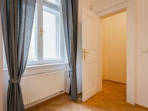 Pronájem bytu 4+kk, Praha - Nové Město, Na Moráni, 153 m2
