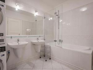 Pronájem bytu 4+kk, Praha - Nové Město, Na Moráni, 153 m2