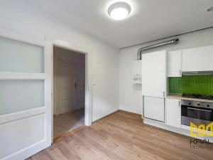 Pronájem bytu 2+1, Praha - Smíchov, Grafická, 63 m2