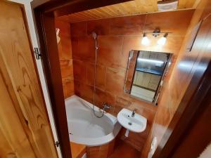 Pronájem bytu 1+1, Praha - Smíchov, Mošnova, 35 m2