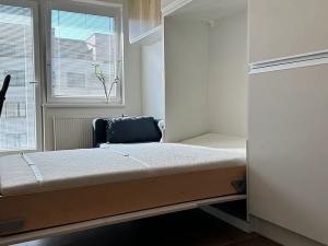 Prodej bytu 1+kk, Praha - Střížkov, Zakšínská, 26 m2