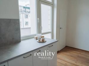 Pronájem bytu 1+1, Praha - Karlín, 34 m2