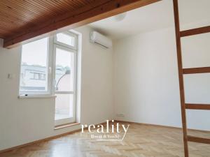 Pronájem bytu 1+1, Praha - Karlín, 34 m2