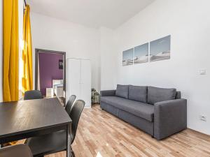 Pronájem činžovního domu, Praha - Karlín, 360 m2
