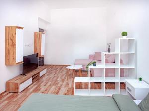 Pronájem činžovního domu, Praha - Karlín, 360 m2