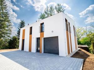 Pronájem domu na klíč, Kamenice, 183 m2