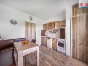 Prodej bytu 3+1, Hrádek, Družstevní, 73 m2