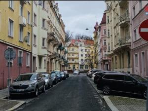 Pronájem bytu 2+kk, Karlovy Vary, K. Čapka, 40 m2