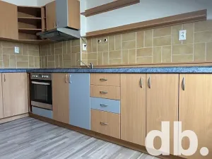 Pronájem bytu 2+1, Karlovy Vary, náměstí Republiky, 68 m2