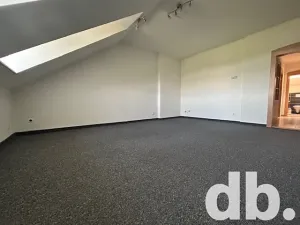 Pronájem bytu 2+1, Karlovy Vary, náměstí Republiky, 68 m2