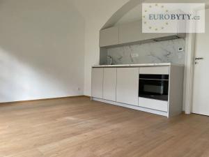 Pronájem bytu 1+kk, Praha - Vršovice, Bartoškova, 28 m2