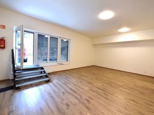 Pronájem obchodního prostoru, Praha - Modřany, Zlochova, 57 m2