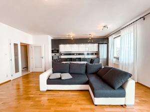 Pronájem bytu 2+kk, Praha - Hrdlořezy, Učňovská, 68 m2