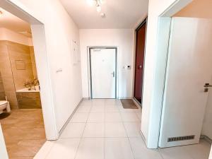 Pronájem bytu 2+kk, Praha - Hrdlořezy, Učňovská, 68 m2