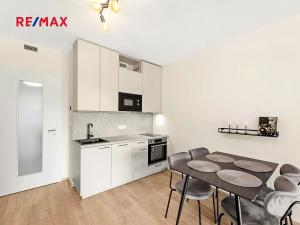 Pronájem bytu 1+kk, Praha - Hloubětín, Poděbradská, 33 m2
