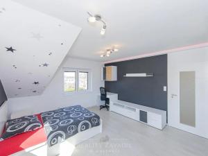 Prodej ordinace, Praha - Suchdol, Osvobození, 314 m2