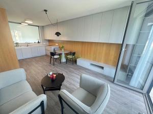 Pronájem bytu 2+kk, Praha - Košíře, Hlaváčkova, 51 m2