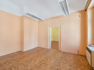 Pronájem kanceláře, Hradec Králové, Tomkova, 1600 m2