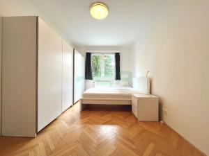 Pronájem bytu 2+kk, Praha - Strašnice, Krupská, 46 m2