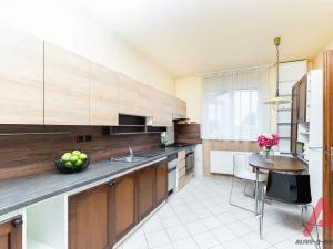 Pronájem rodinného domu, Praha - Dubeč, K pekárně, 104 m2