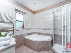 Pronájem rodinného domu, Praha - Dubeč, K pekárně, 104 m2