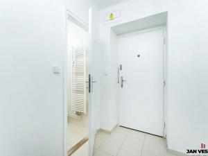 Pronájem bytu 1+1, Praha - Čakovice, Myjavská, 28 m2