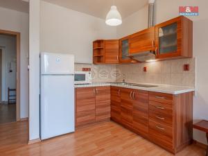 Prodej bytu 2+kk, Neveklov, náměstí Jana Heřmana, 47 m2