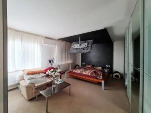 Prodej rodinného domu, Praha - Kyje, Hajní, 317 m2