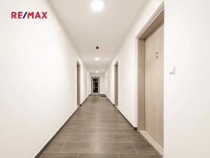 Pronájem bytu 1+kk, Praha - Hloubětín, U Tesly, 30 m2