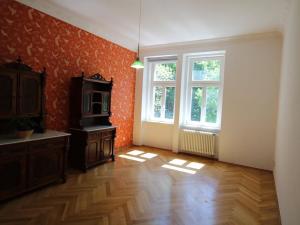 Prodej bytu 2+kk, Karlovy Vary, Svahová, 77 m2
