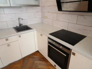 Prodej bytu 2+kk, Karlovy Vary, Svahová, 77 m2