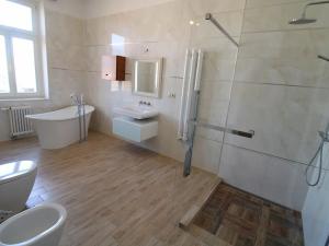 Prodej bytu 2+kk, Karlovy Vary, Svahová, 77 m2
