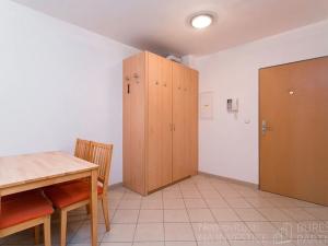 Pronájem bytu 2+1, Praha - Suchdol, Suchdolské náměstí, 58 m2